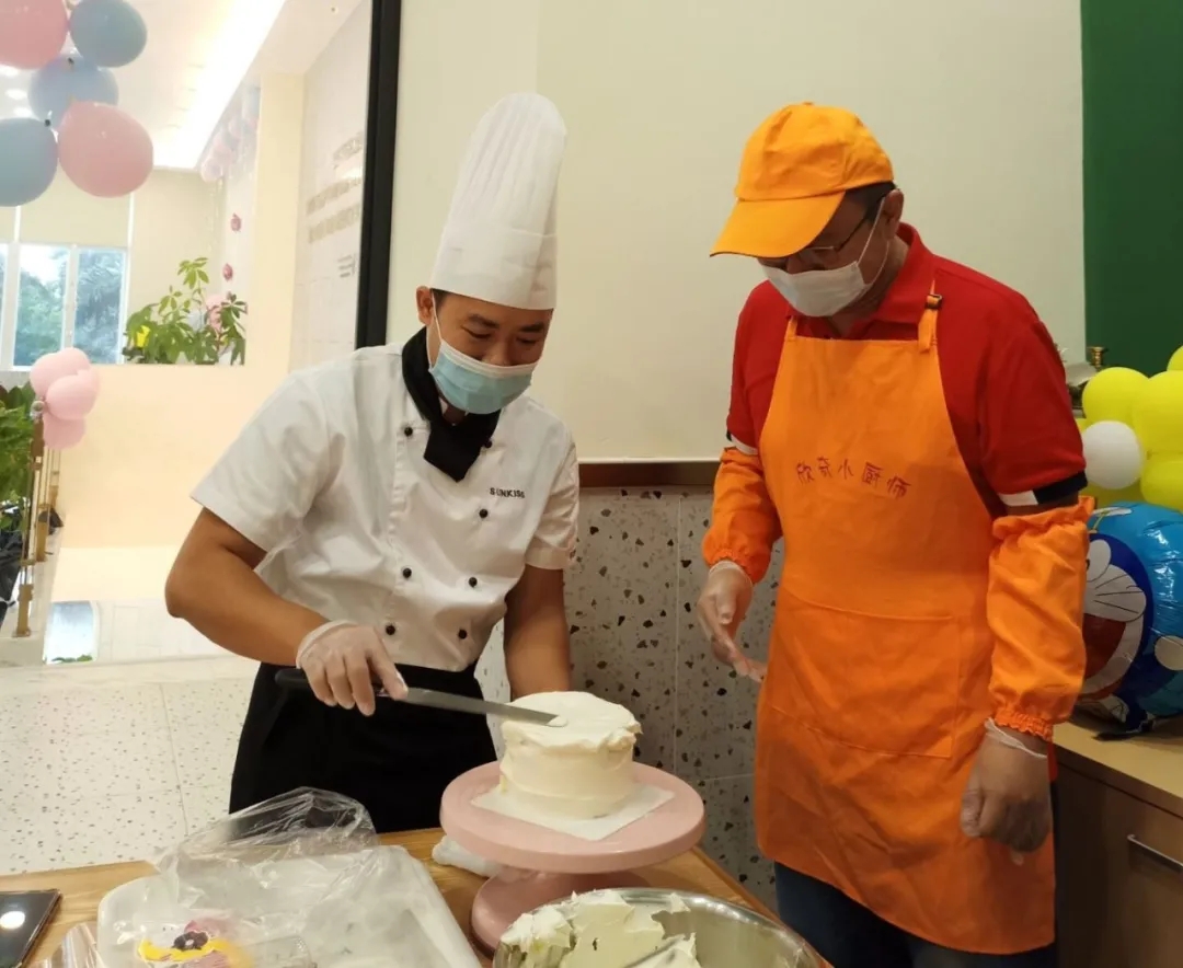 “自己做的蛋糕更好吃!” ――蛋糕DIY亲子培训活动记