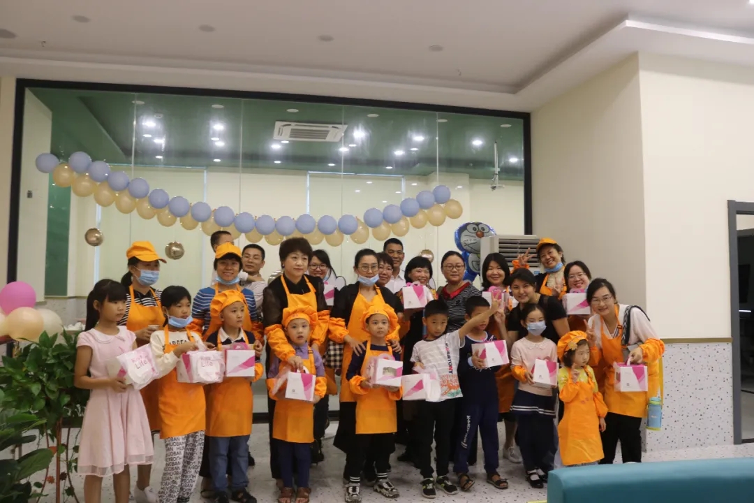 “自己做的蛋糕更好吃!” ――蛋糕DIY亲子培训活动记