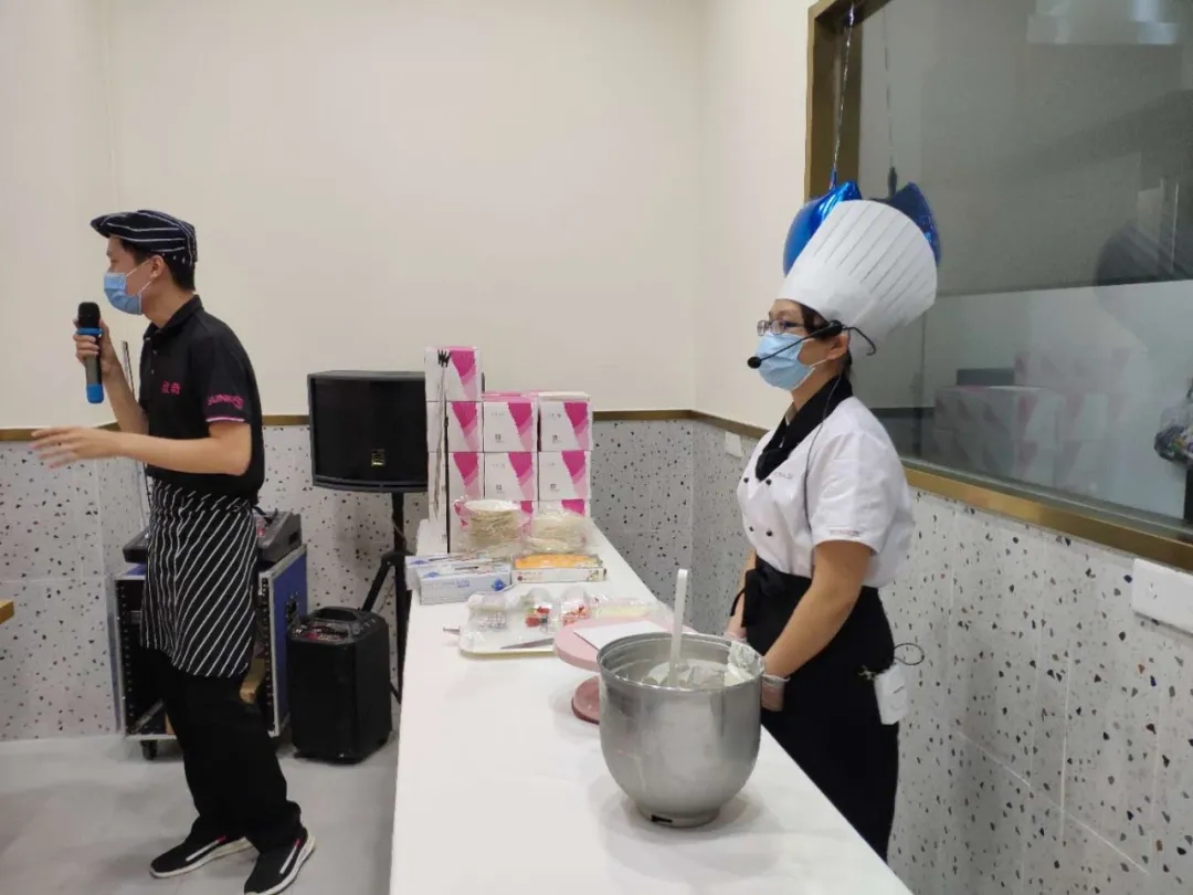 “自己做的蛋糕更好吃!” ――蛋糕DIY亲子培训活动记