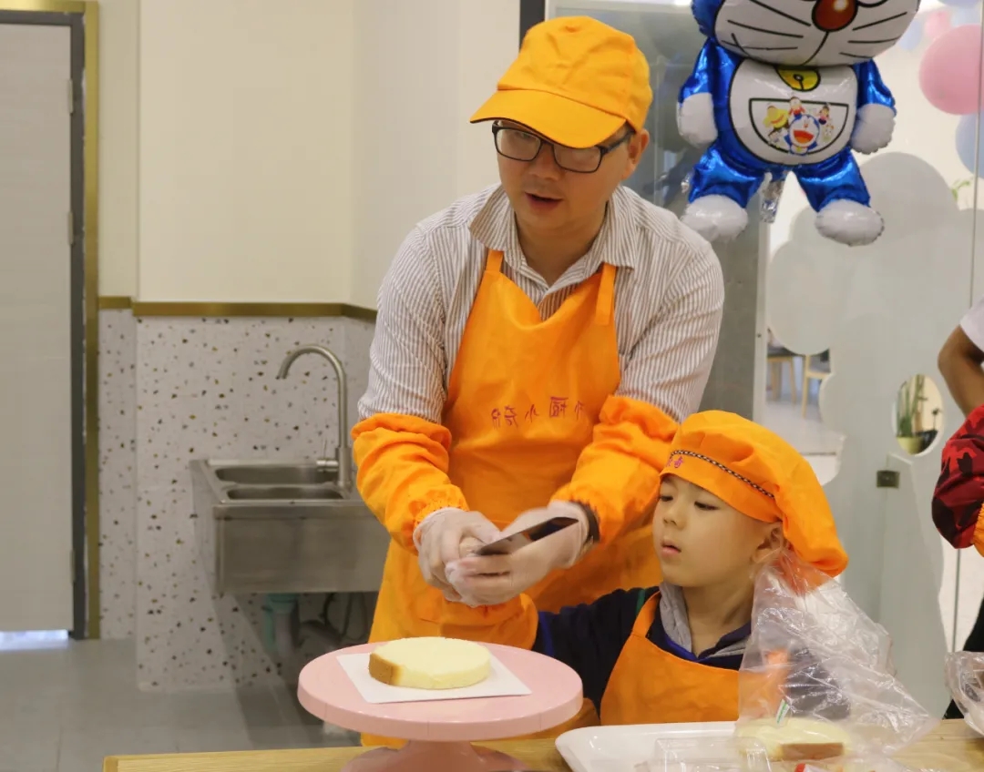 “自己做的蛋糕更好吃!” ――蛋糕DIY亲子培训活动记