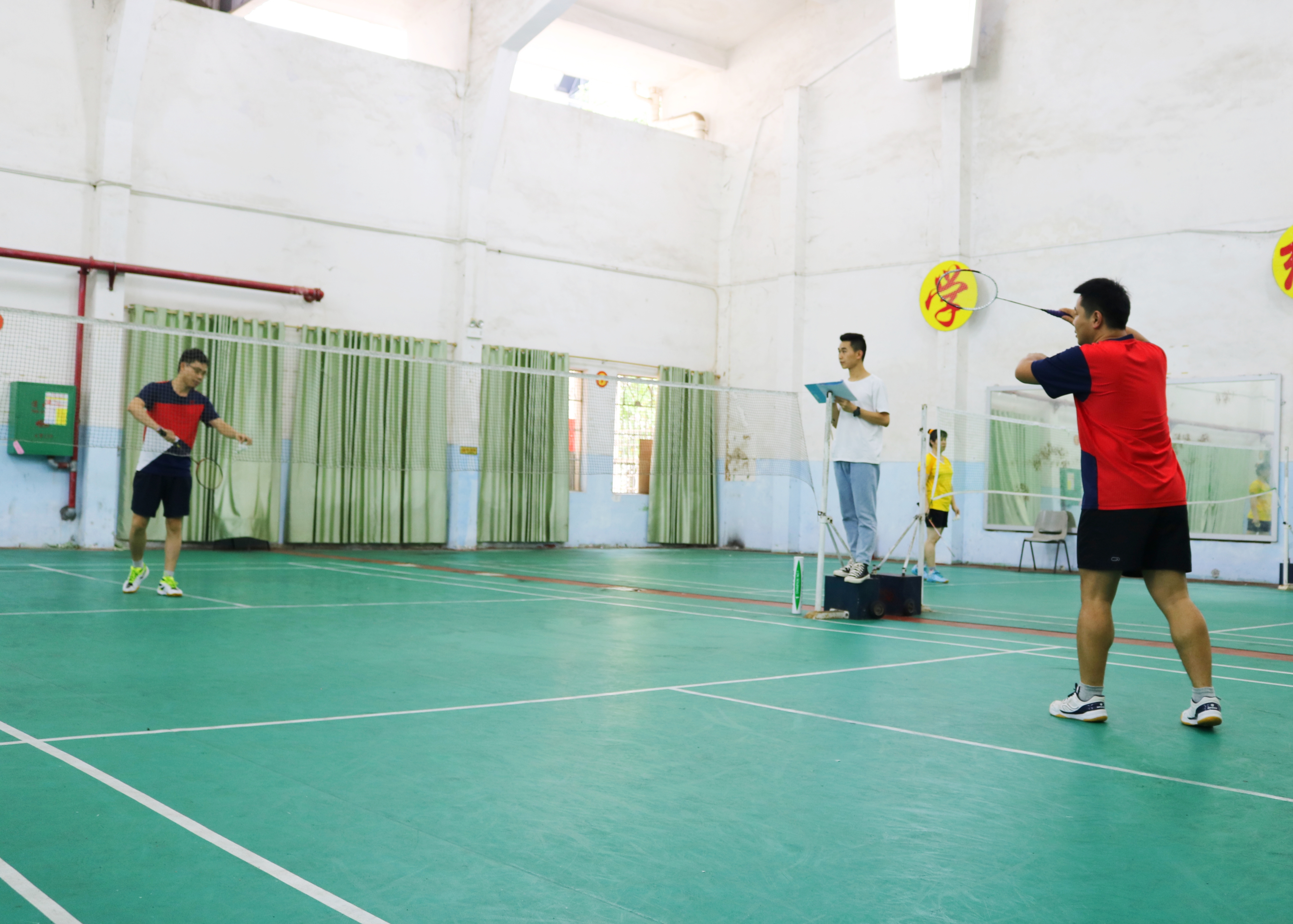 当好主人翁，建功新时代――海南师范大学教职工羽毛球赛精彩实录