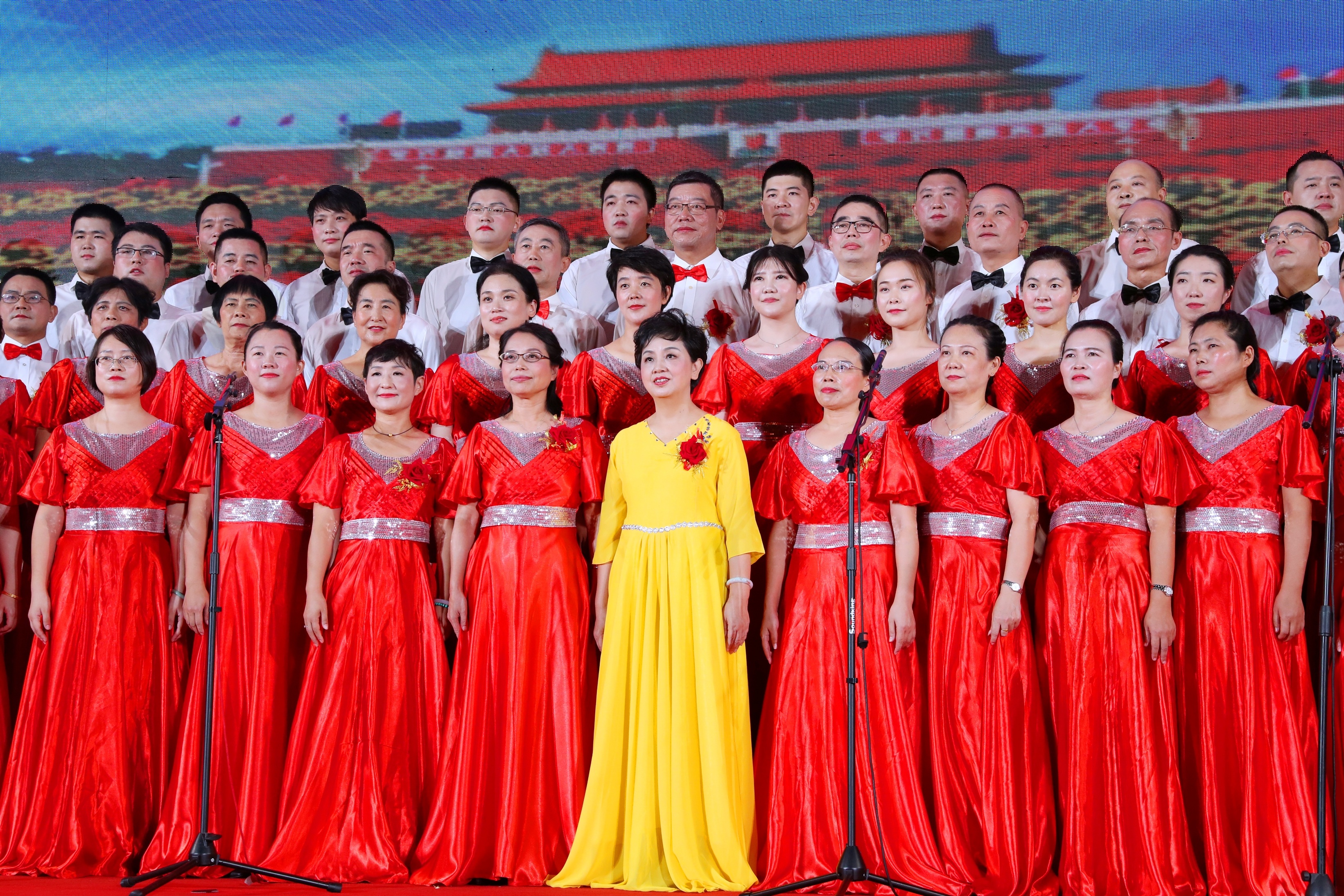 超燃！大型歌咏晚会为新中国庆生！