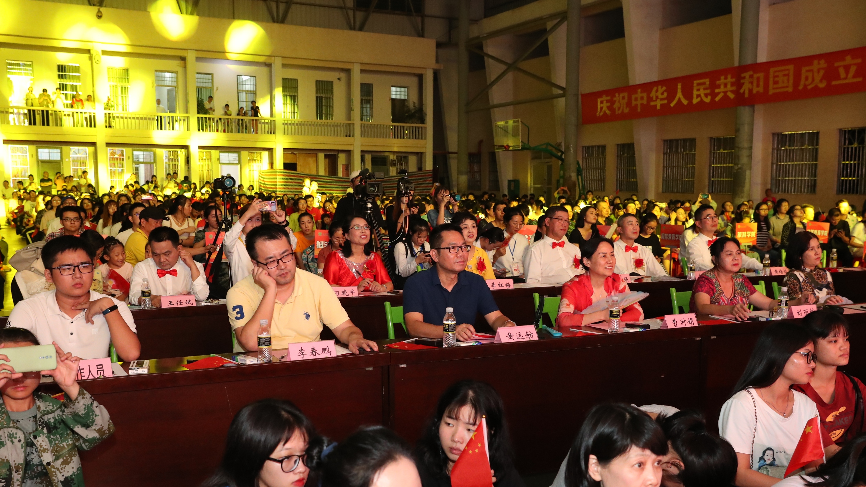 超燃！大型歌咏晚会为新中国庆生！