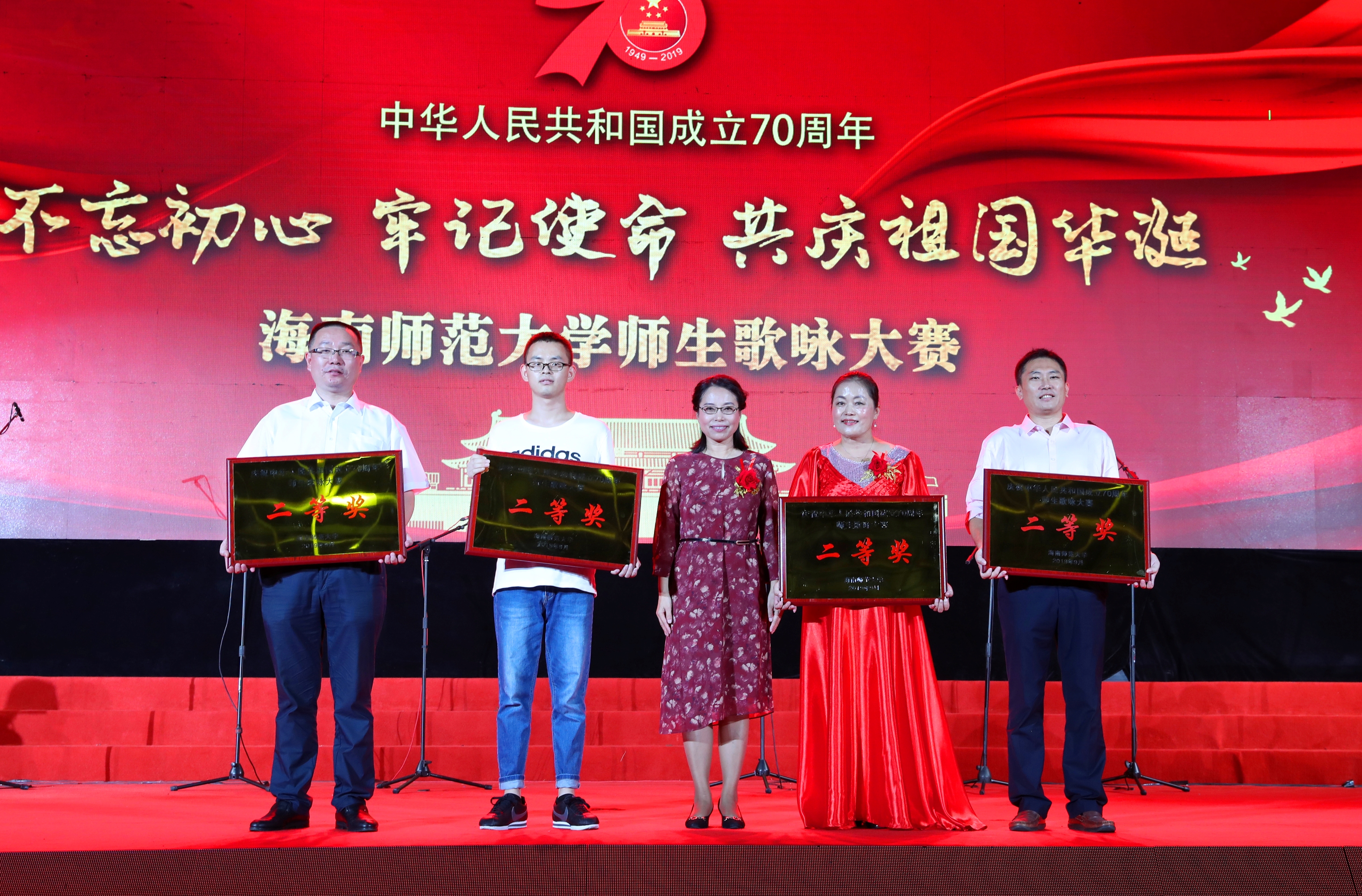 超燃！大型歌咏晚会为新中国庆生！